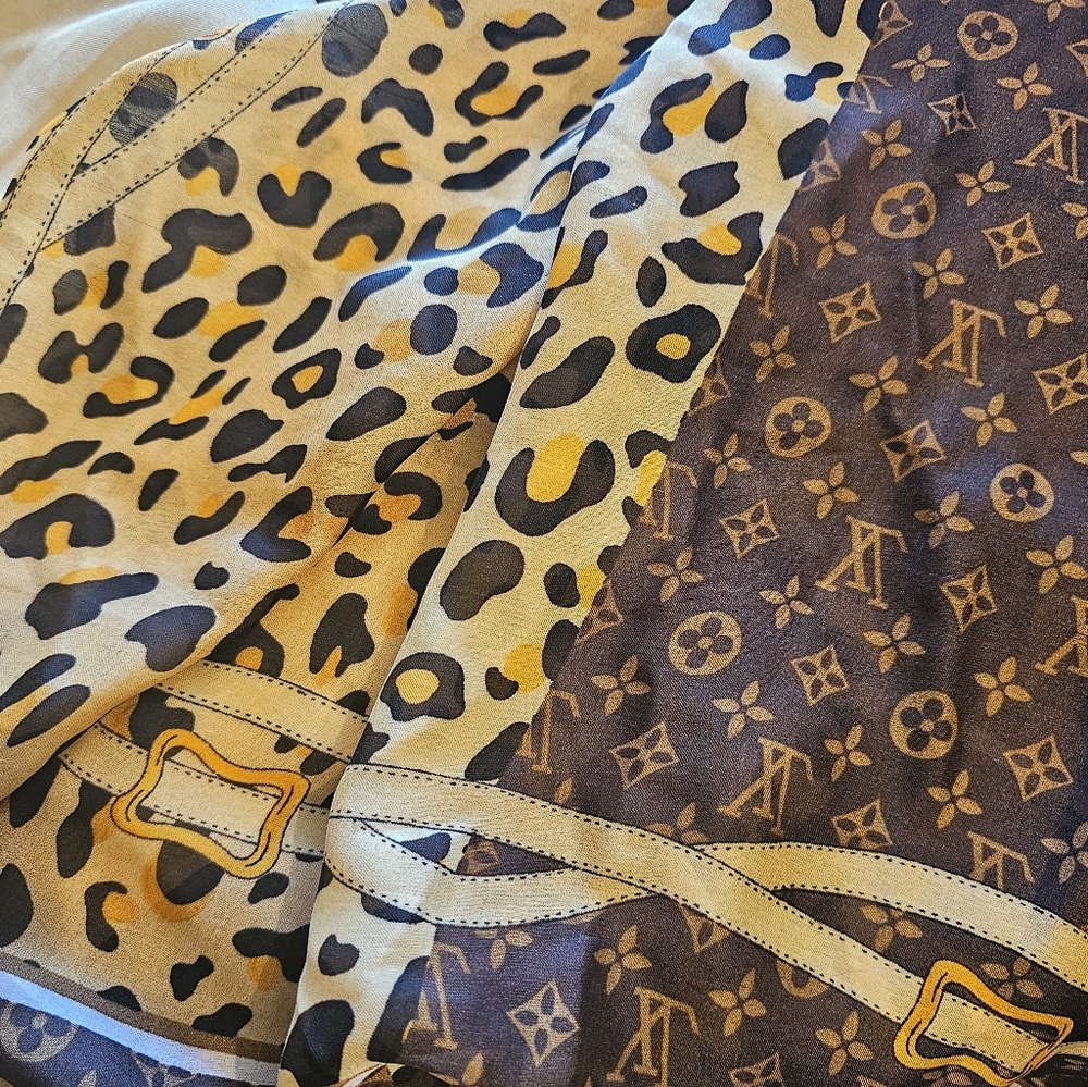 Louis Vuitton Leopard Print Scarf - Yellow and Brown 90x90cm - Picture 3 of 4
